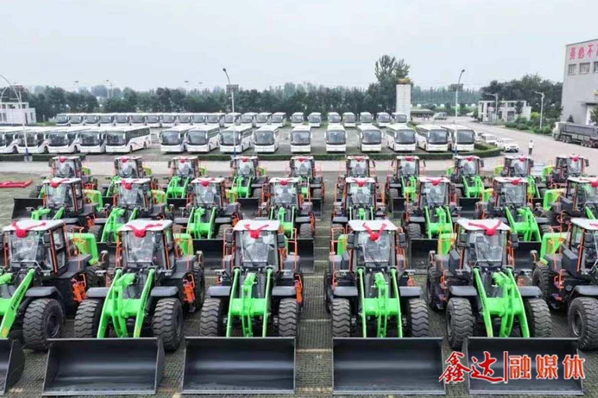 Xinda's second batch of electric loaders have been put into operation, marking a new chapter in green and low-carbon development!